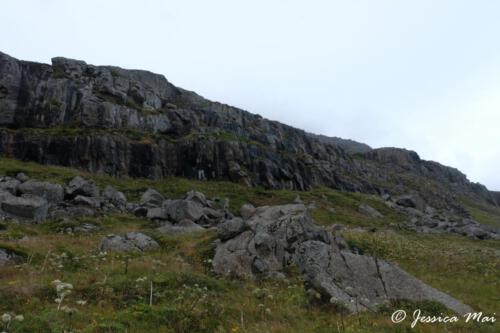 03 Urdir basalt cliffs